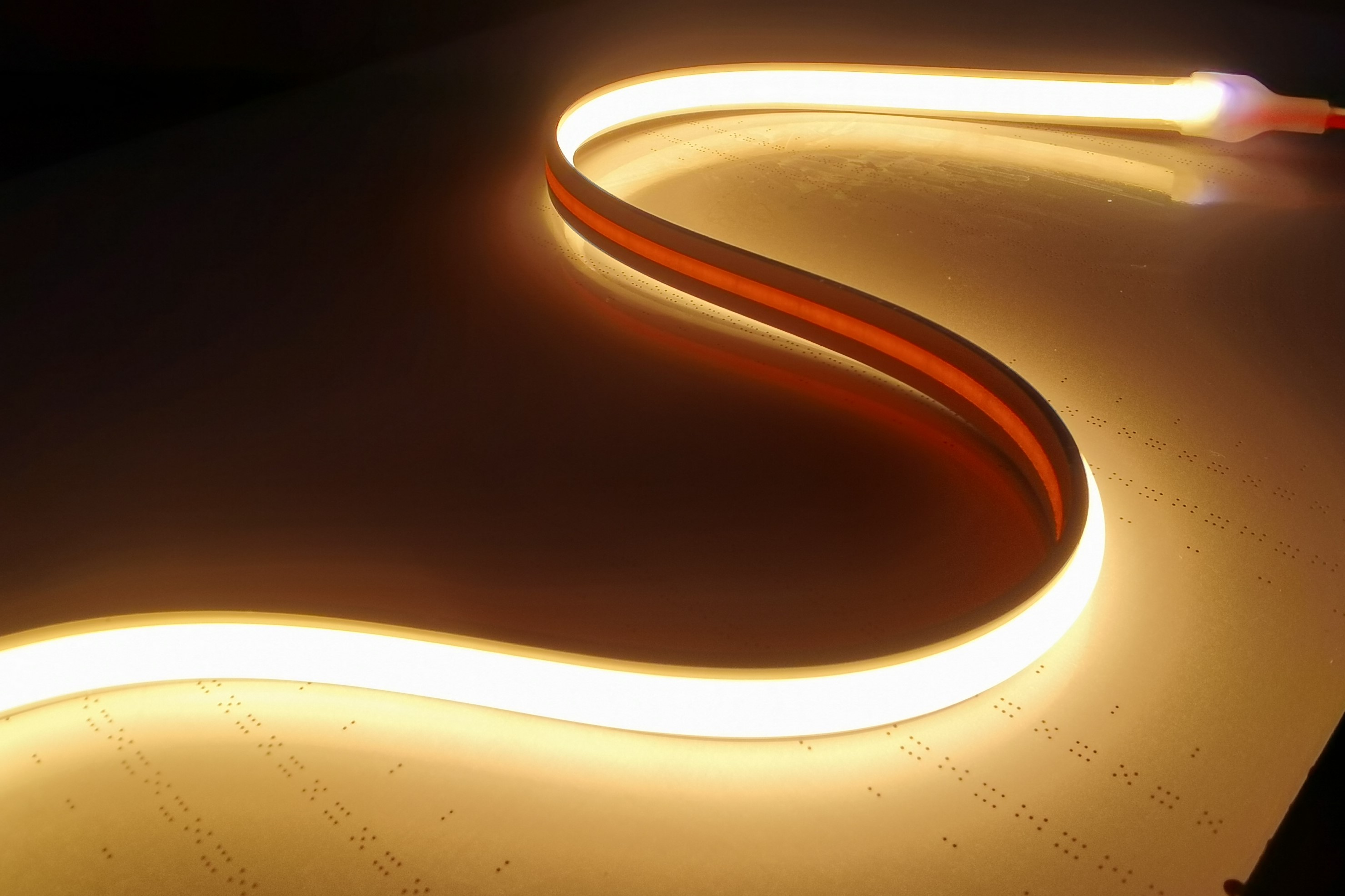 ora ana titik cahya COB sing dipimpin lampu strip